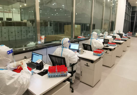 西藏抗疫进行时丨单日12万管 北京援藏医疗队高通量单体实验室正式启用